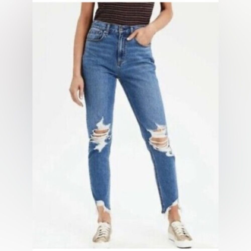 American Eagle Ripped mom Jeans size 6